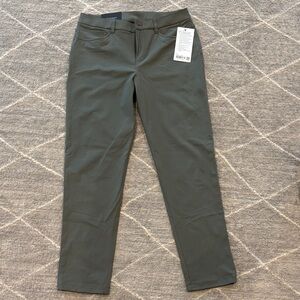 New with tags green lululemon Pants